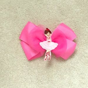 Girl’s ballerina bow